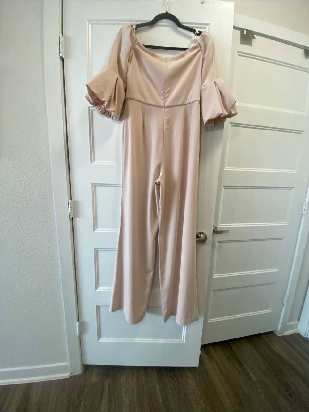 Jay Godfrey Griffith Off-the-Shoulder Cream Jumpsuit - Sleeves. Size  6